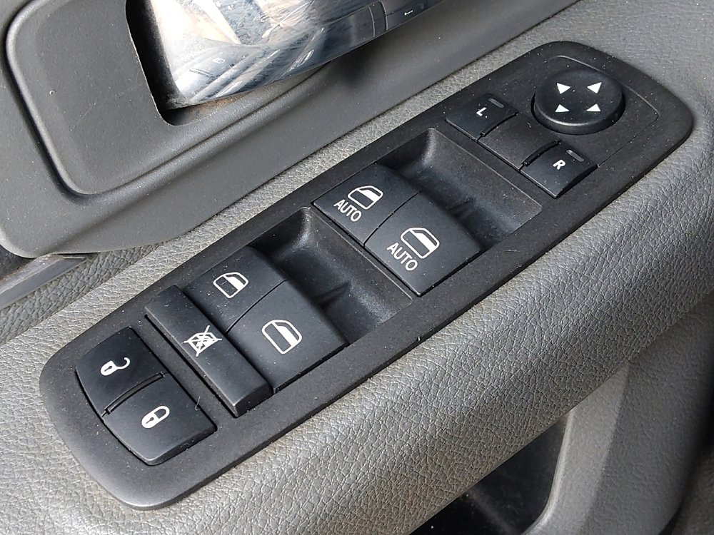 Used 2018 RAM 1500 Classic SLT RWD image 27