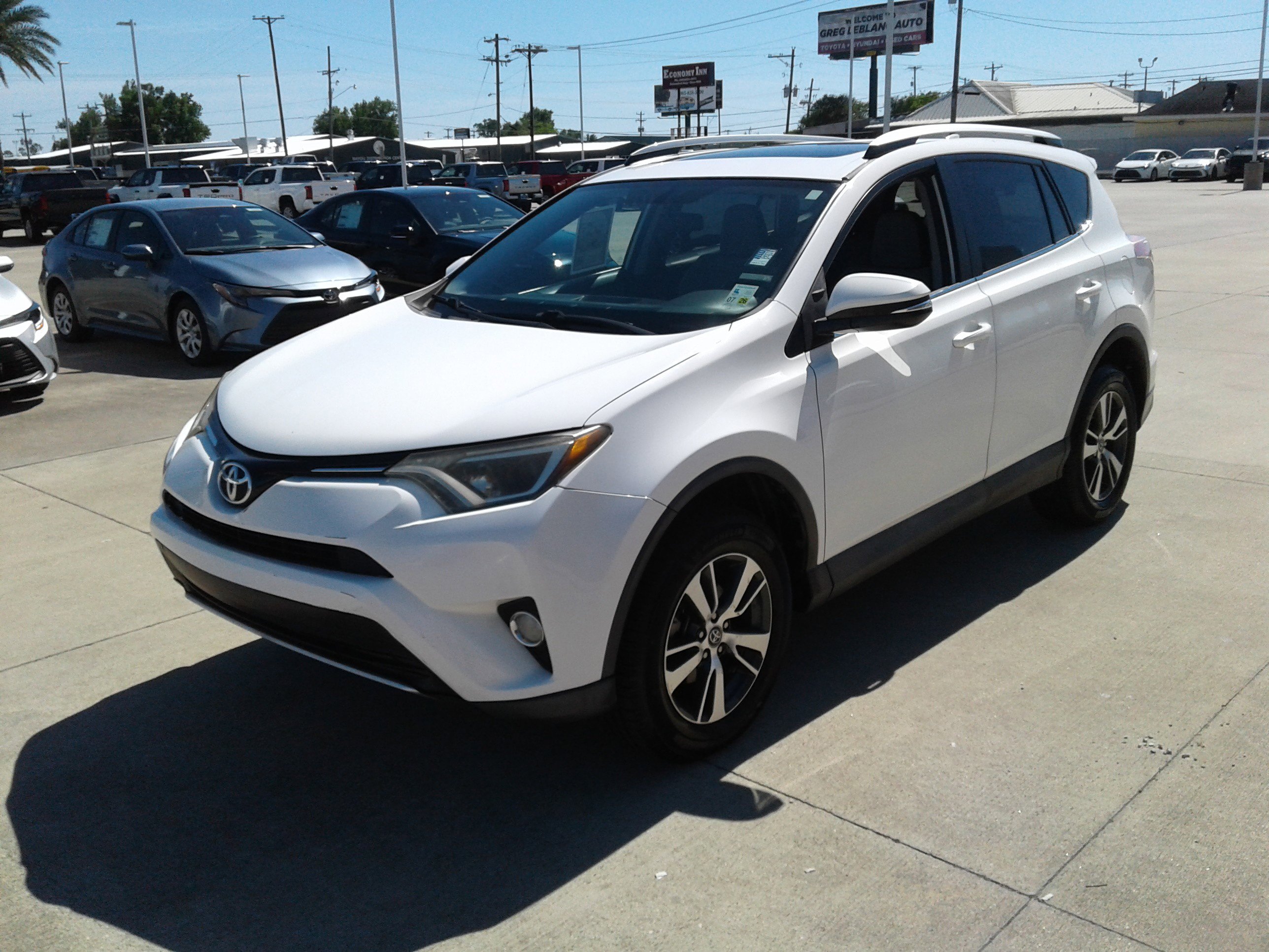 Used 2016 Toyota RAV4 XLE image 3