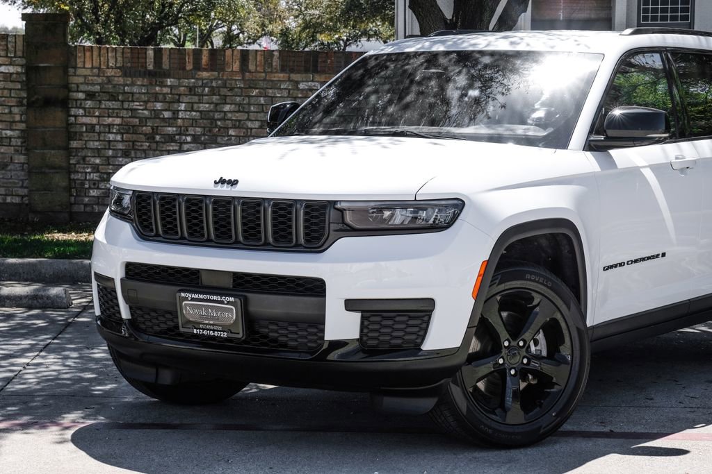 Used 2023 Jeep Grand Cherokee L Laredo AWD/4WD image 12