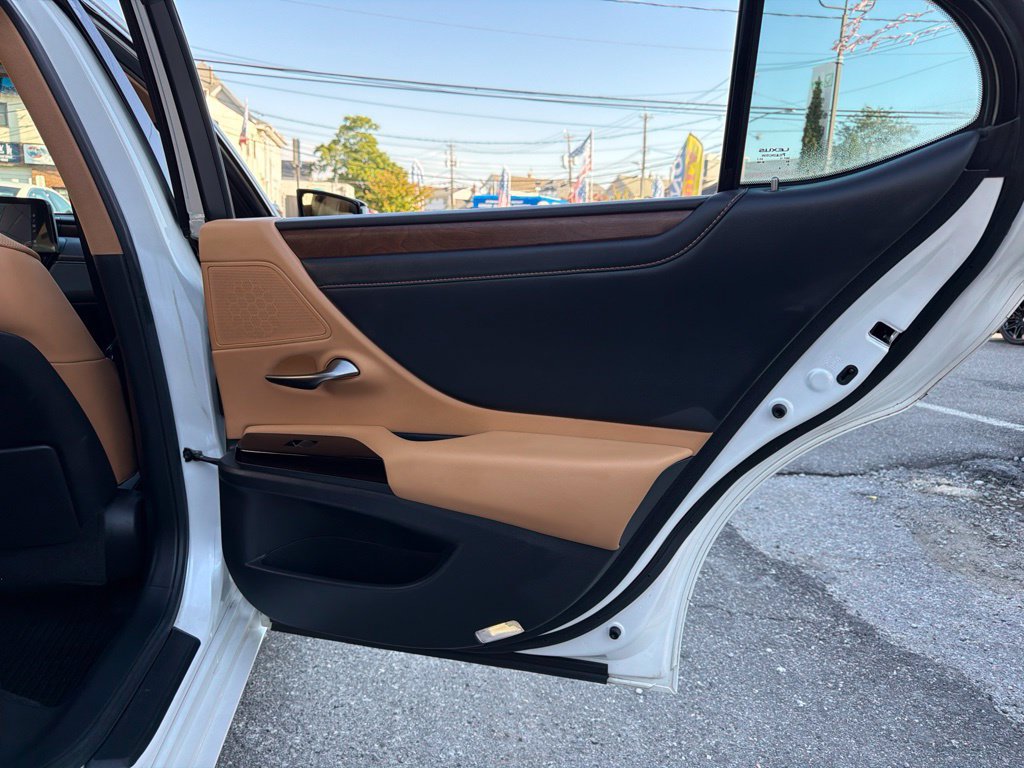 Used 2022 Lexus ES 250 w/ Premium Package AWD/4WD image 18
