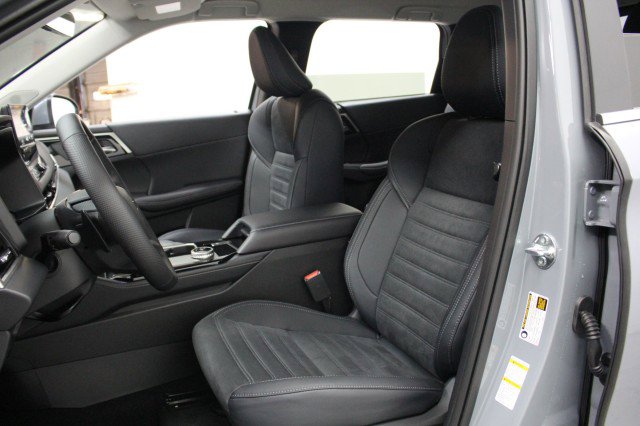 New 2026 Mitsubishi Outlander SE image 7