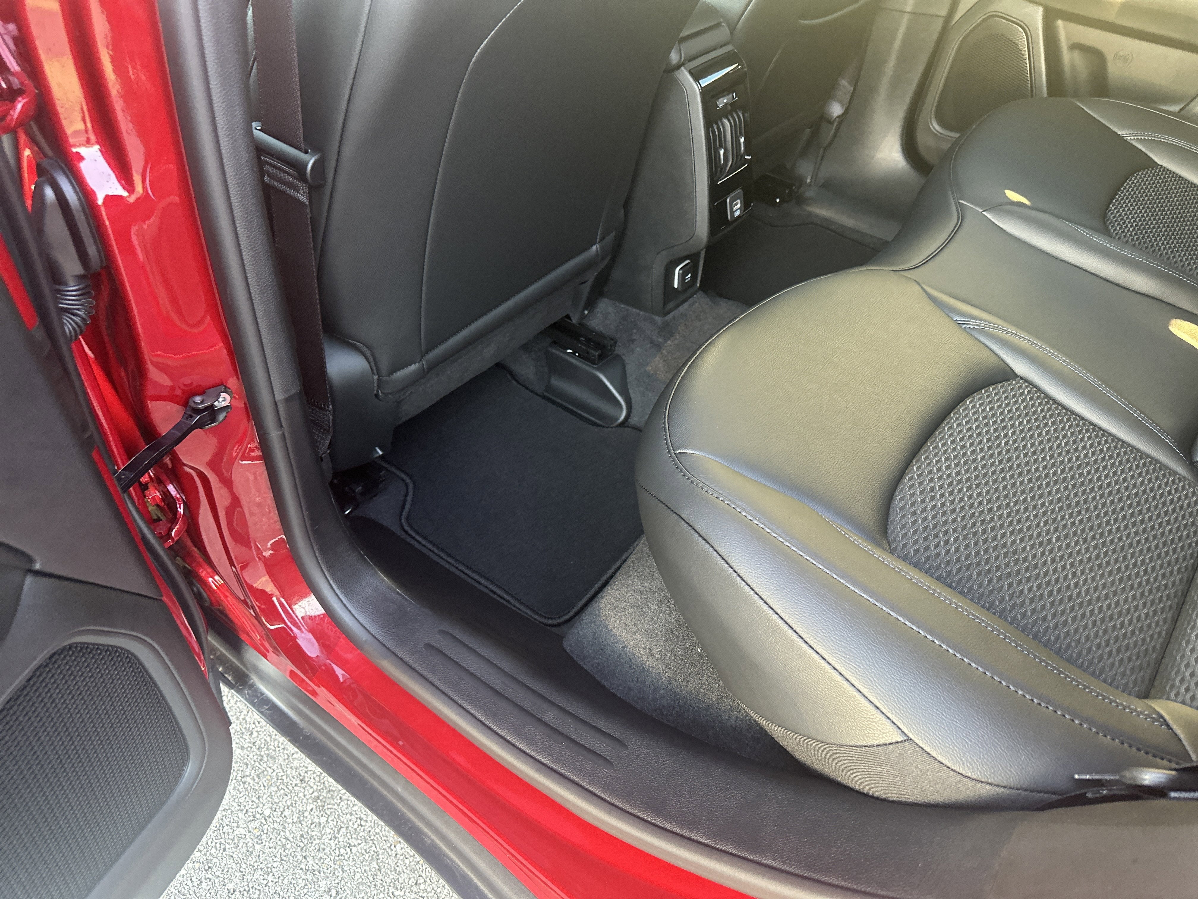 New 2026 Jeep Compass Latitude AWD/4WD image 18