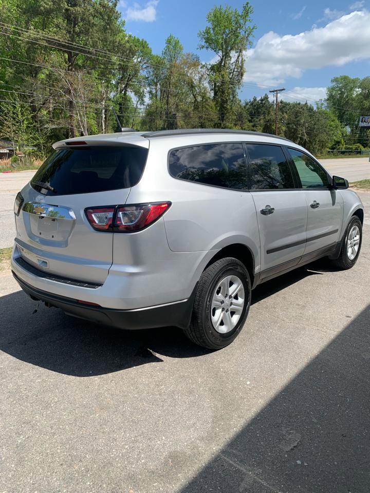 Used 2017 Chevrolet Traverse LS FWD image 4