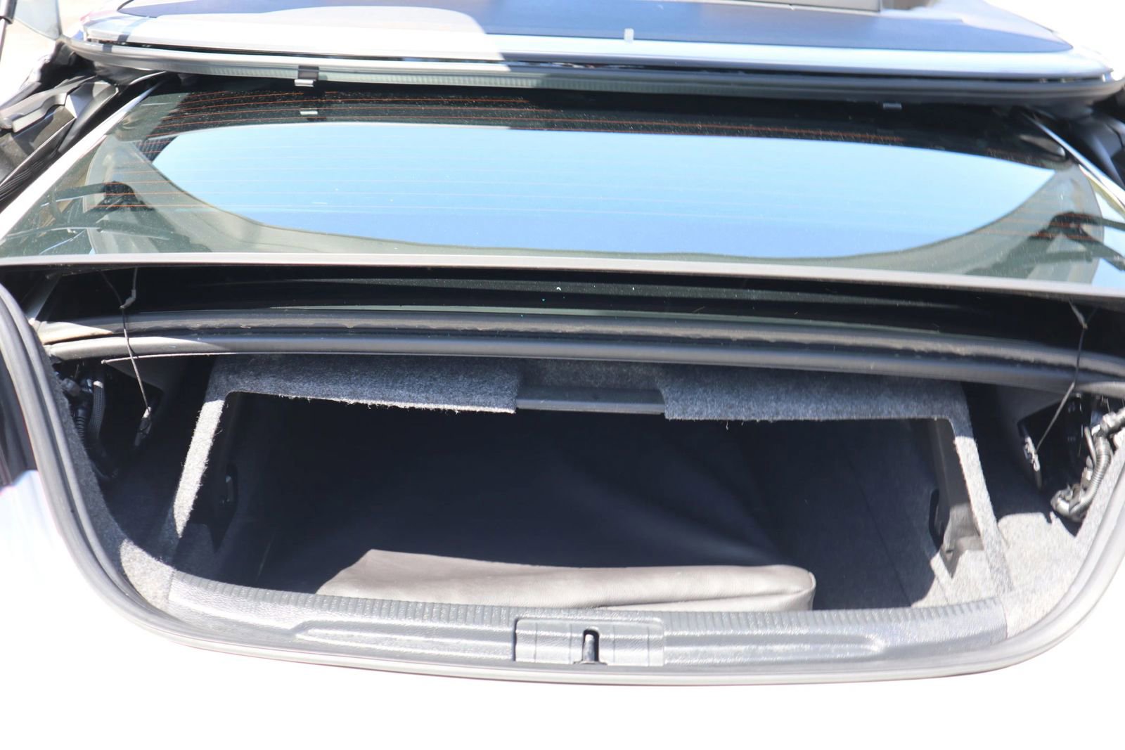Used 2015 Volkswagen Eos Executive FWD image 11