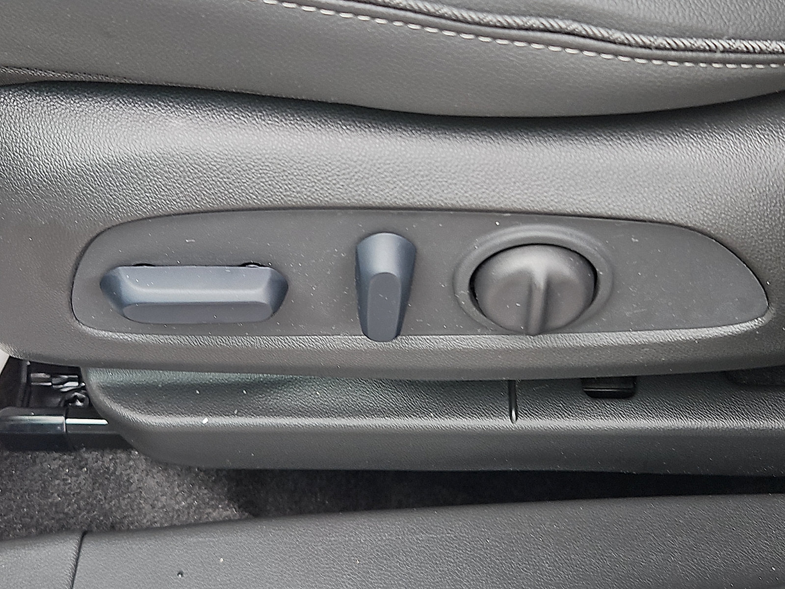 Used 2023 Buick Encore GX Select w/ Sport Touring Package FWD image 26
