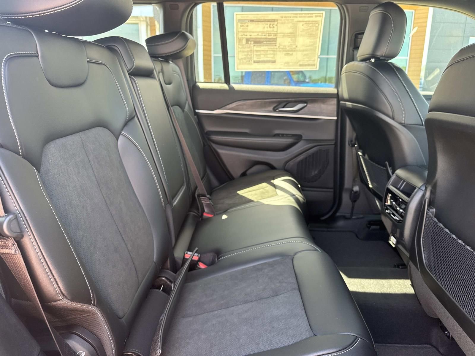 New 2026 Jeep Grand Cherokee Altitude image 9