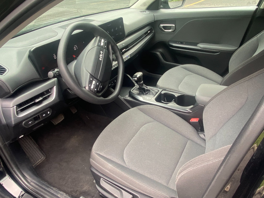 Used 2025 Kia K4 FWD image 13