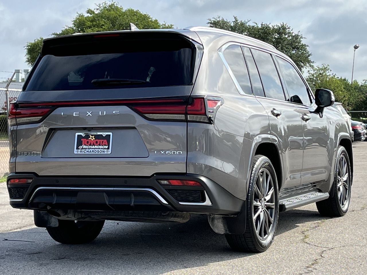 Used 2023 Lexus LX 600 F Sport w/ Accessory Package (Z1) AWD/4WD image 4