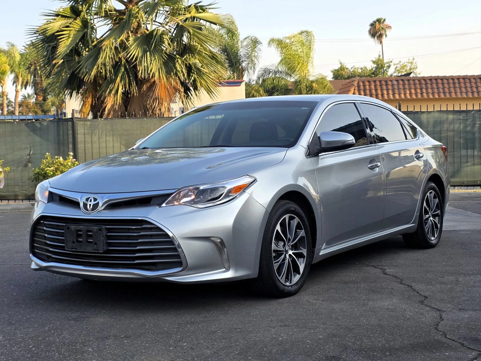 Used 2016 Toyota Avalon XLE FWD image 1