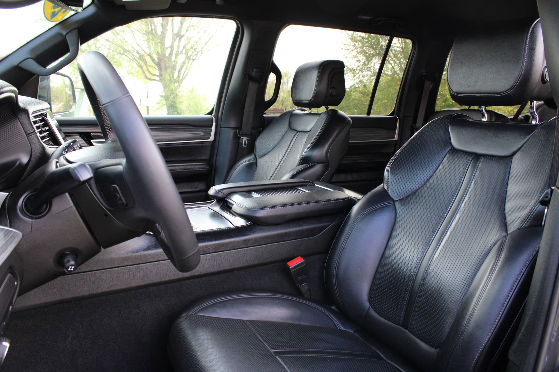 Used 2024 Jeep Wagoneer L Series II w/ Flexible Seating Group image 14