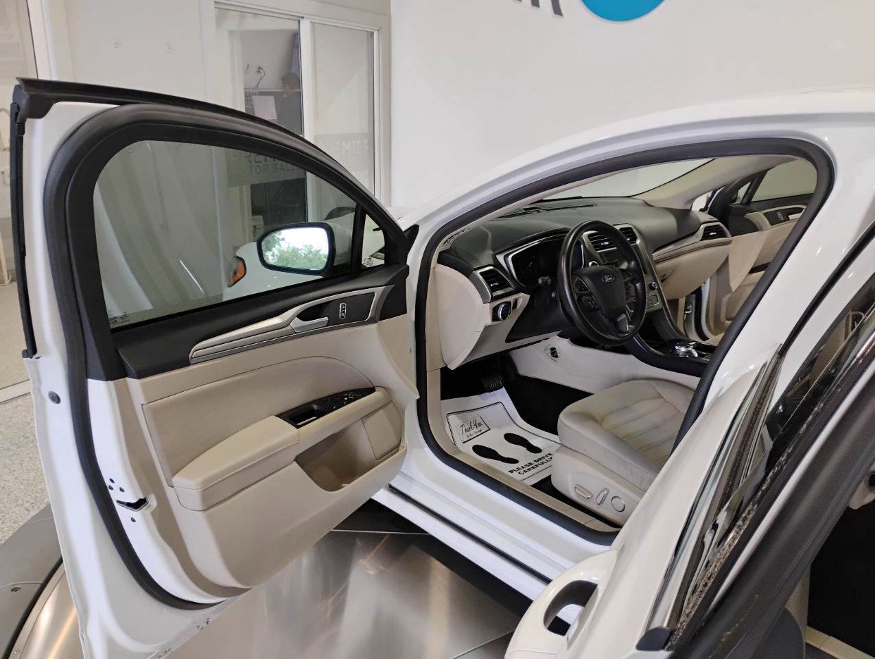 Used 2019 Ford Fusion SE image 9