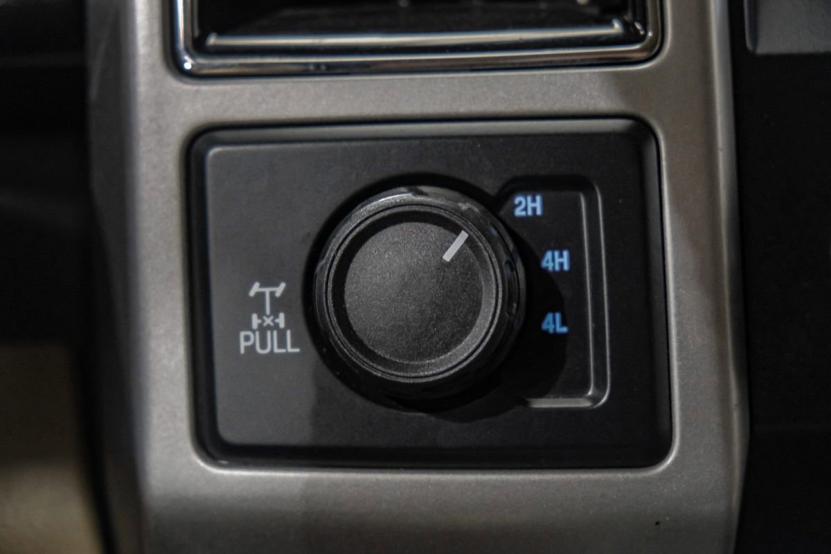 Used 2020 Ford F250 Lariat w/ Lariat Ultimate Package AWD/4WD image 28