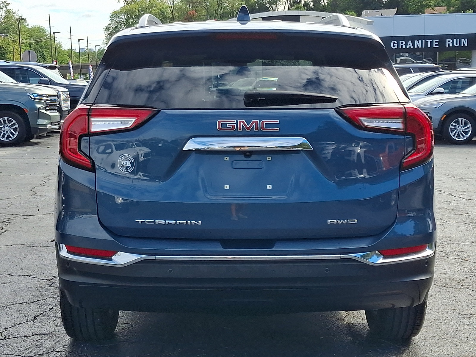 Used 2024 GMC Terrain SLT AWD/4WD image 5