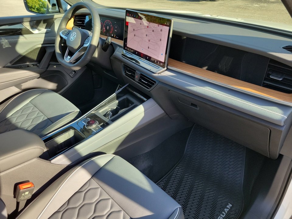 New 2026 Volkswagen Tiguan SEL R-Line image 28