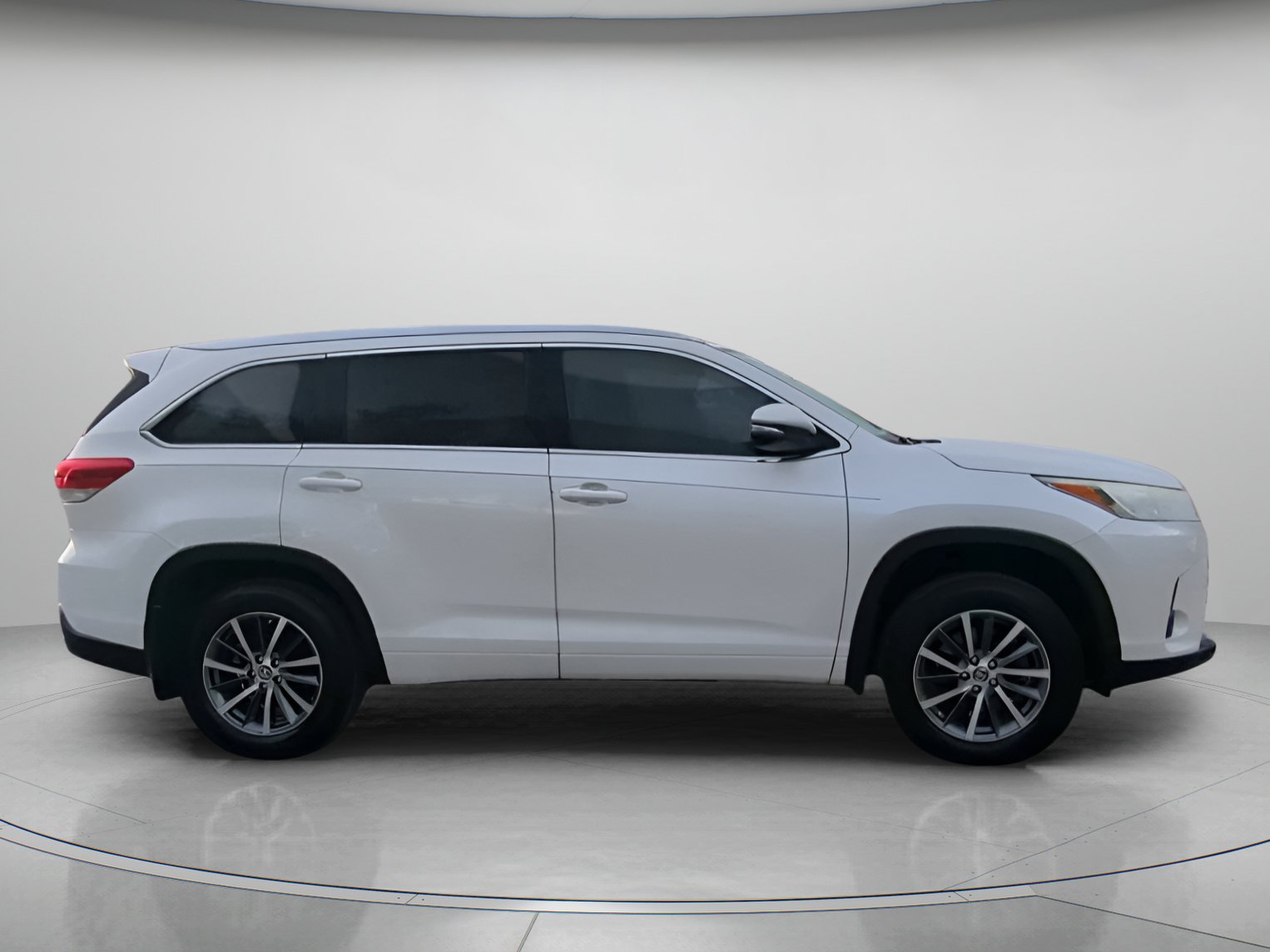 Used 2017 Toyota Highlander XLE AWD/4WD image 33