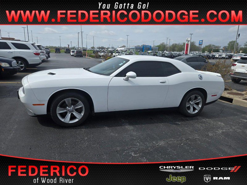 Used 2019 Dodge Challenger SXT image 1