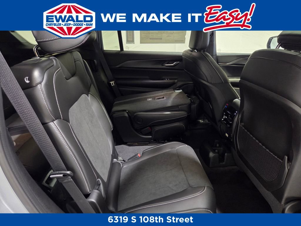 New 2025 Jeep Grand Cherokee L Altitude image 10