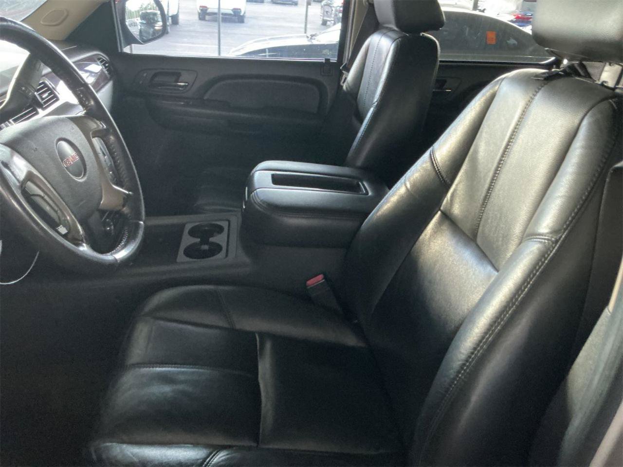Used 2009 GMC Yukon XL SLT w/ Preferred Package RWD image 9