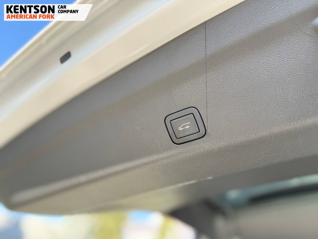 Used 2025 GMC Yukon Denali w/ Sun & Power Step Package image 43