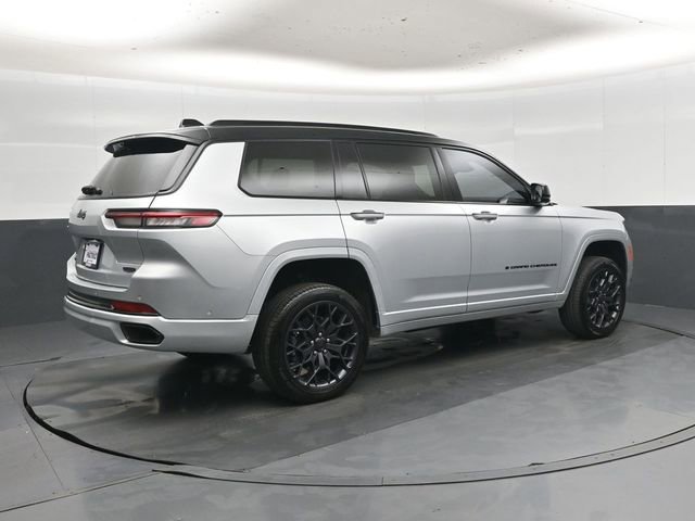 Used 2023 Jeep Grand Cherokee L Summit AWD/4WD image 4