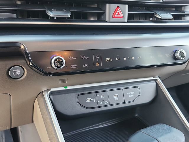 Certified 2026 Kia Carnival LX image 21