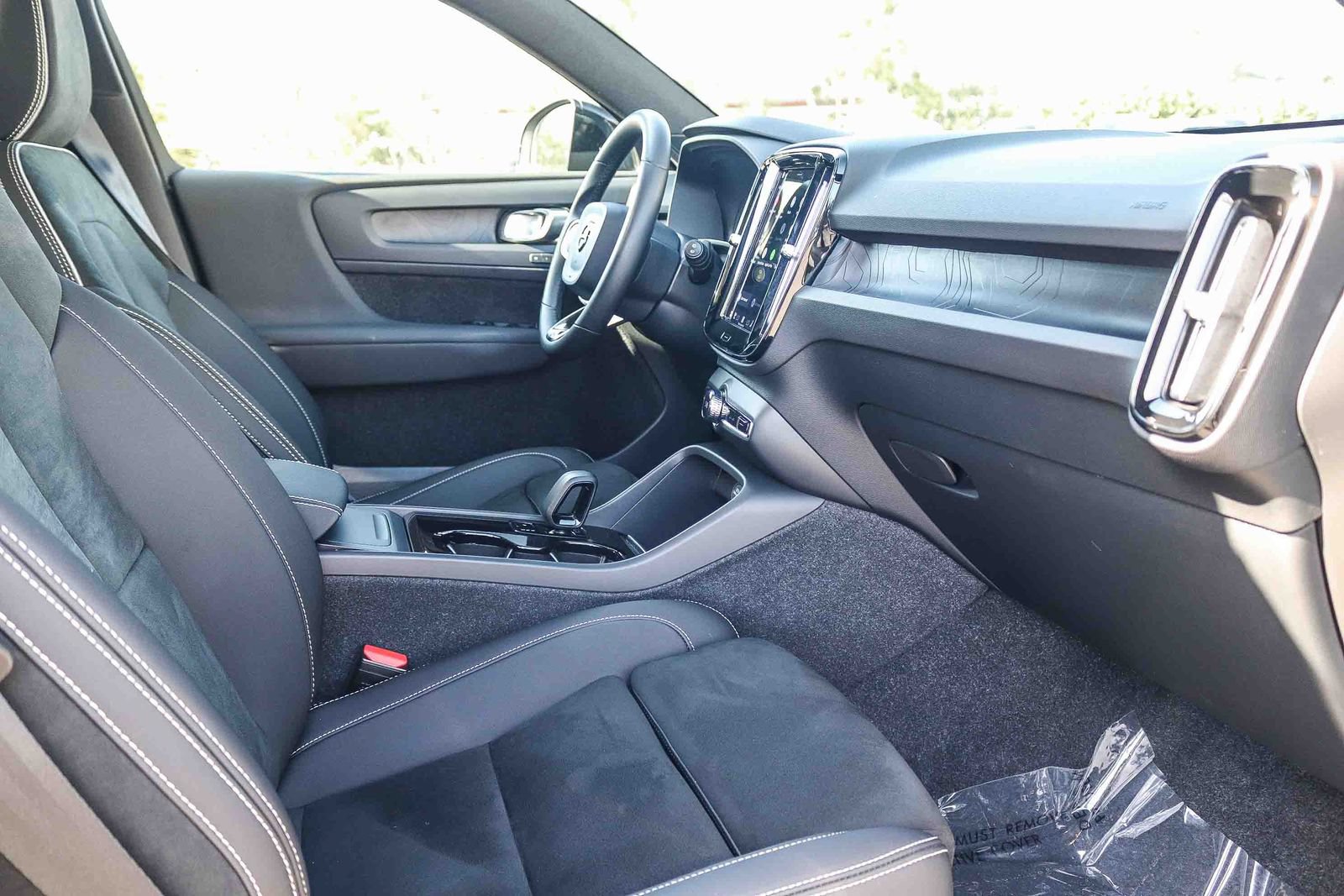 Used 2023 Volvo XC40 Recharge Plus AWD/4WD image 18