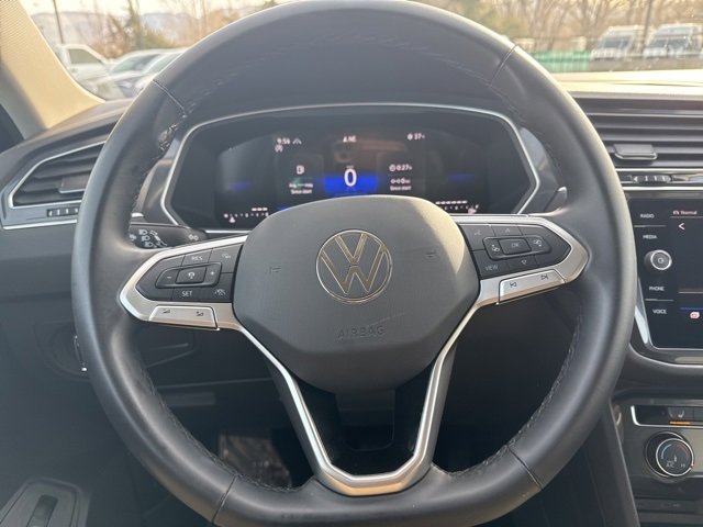 Used 2024 Volkswagen Tiguan SE image 28