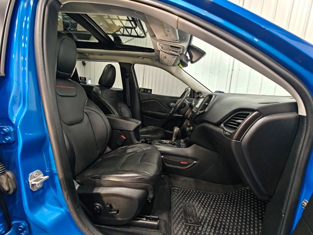 Used 2020 Jeep Cherokee Trailhawk image 28