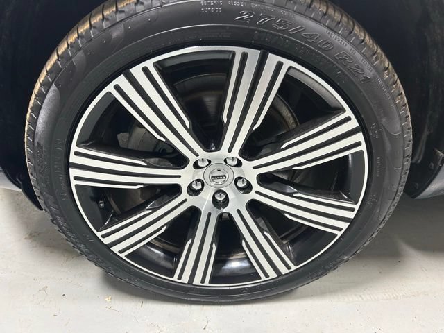 Certified 2025 Volvo XC90 B5 Ultra AWD/4WD image 6