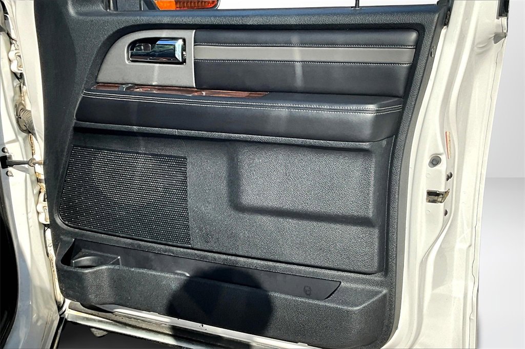 Used 2016 Ford Expedition Platinum image 27