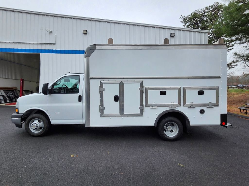 Used 2022 Chevrolet Express 3500 w/ Power Convenience Package RWD image 2
