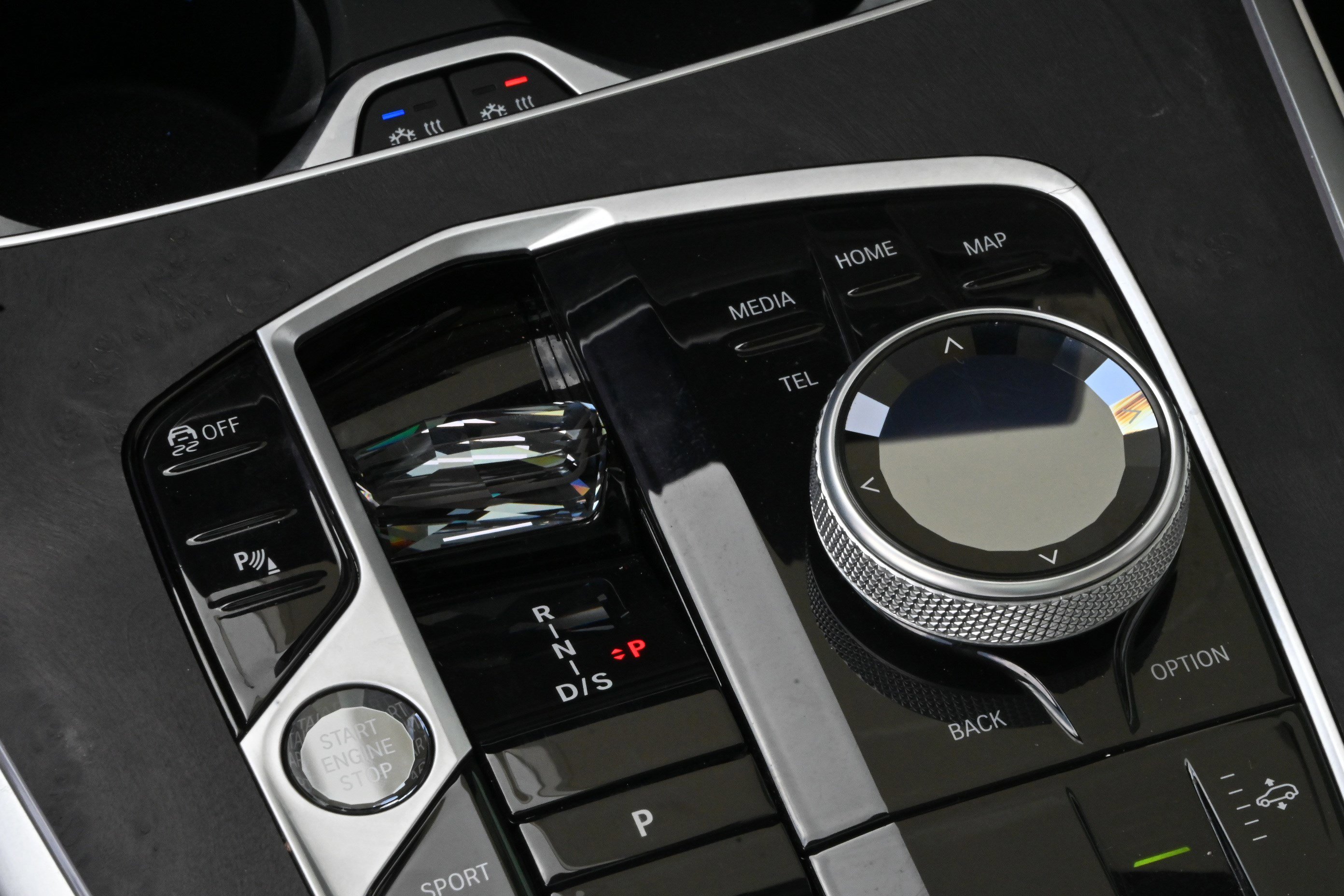 Certified 2025 BMW X7 xDrive40i w/ Executive Package image 23