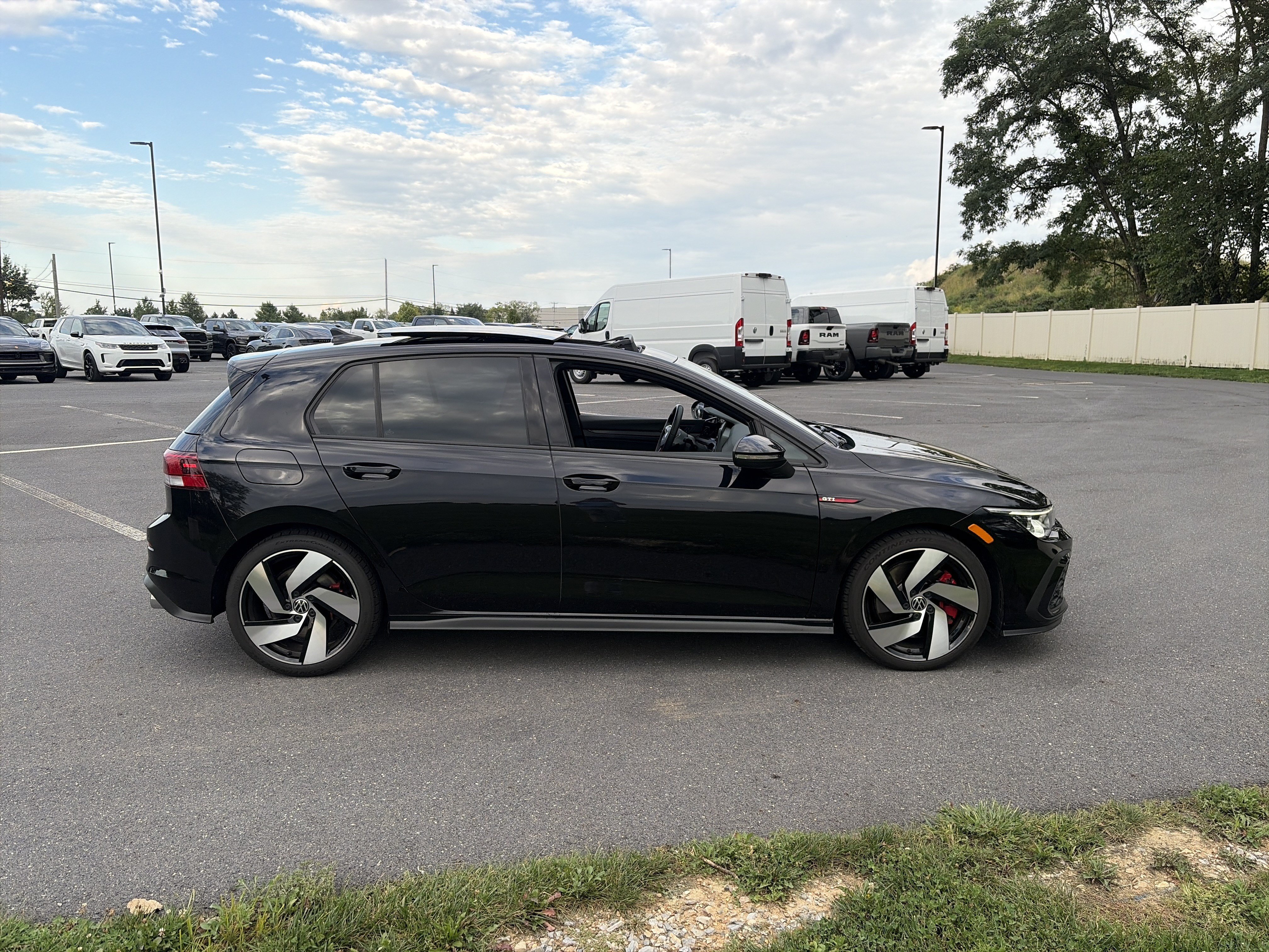 Used 2022 Volkswagen GTI SE FWD image 4