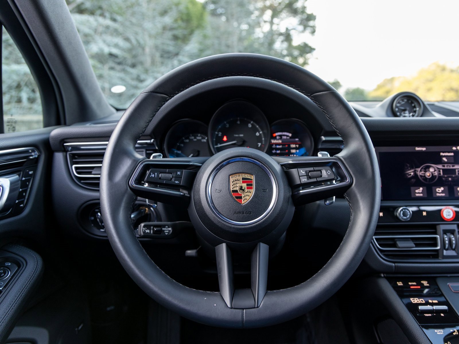 Certified 2025 Porsche Macan image 29