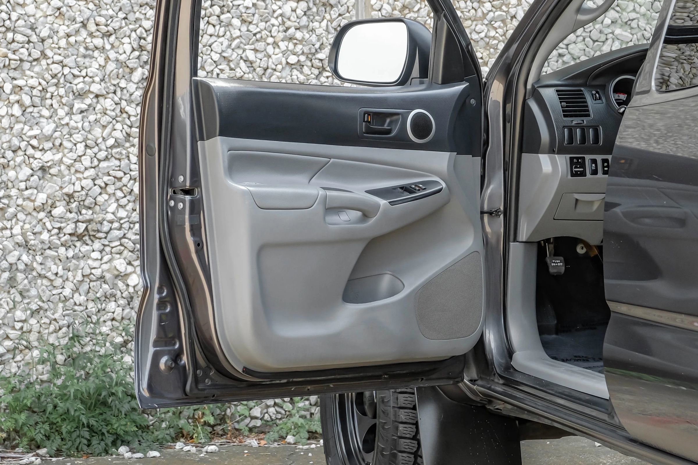 Used 2012 Toyota Tacoma PreRunner w/ SR5 Pkg RWD image 25