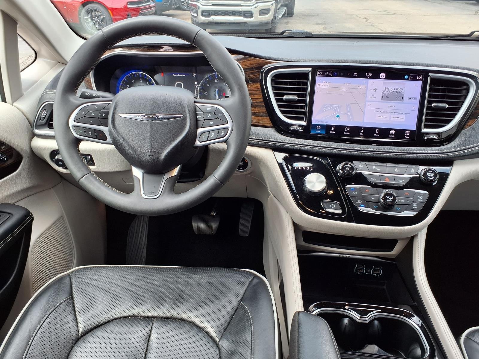 Certified 2023 Chrysler Pacifica Limited FWD image 6