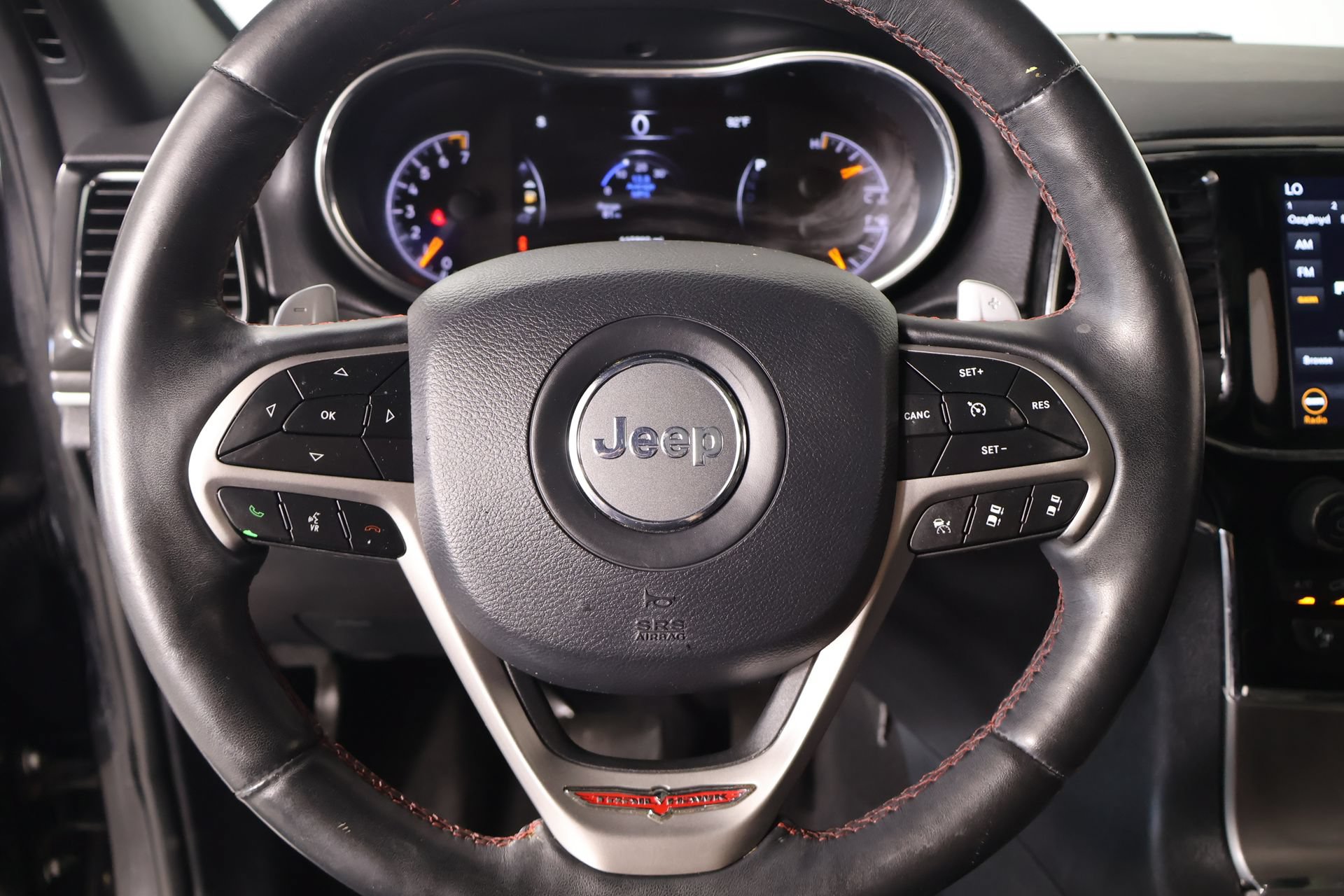 Used 2019 Jeep Grand Cherokee Trailhawk w/ Trailhawk Luxury Group AWD/4WD image 3