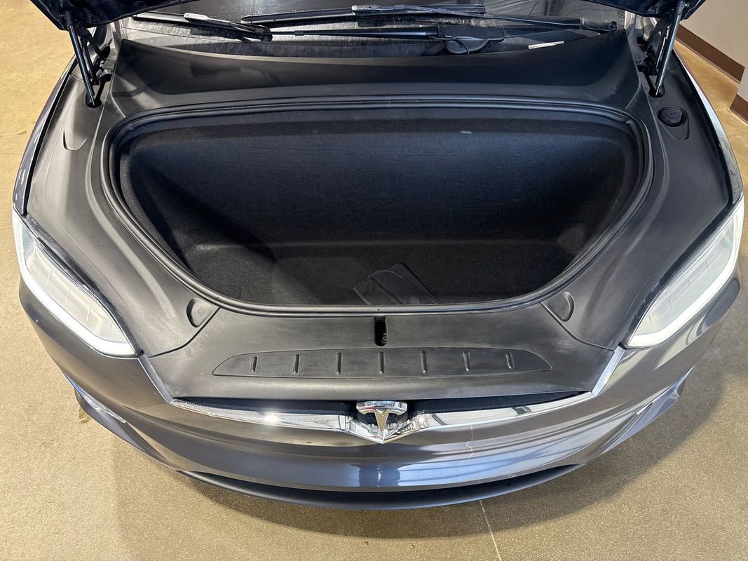 Used 2020 Tesla Model X image 54