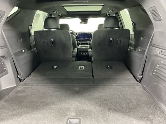 Used 2025 Chevrolet Traverse RS image 32