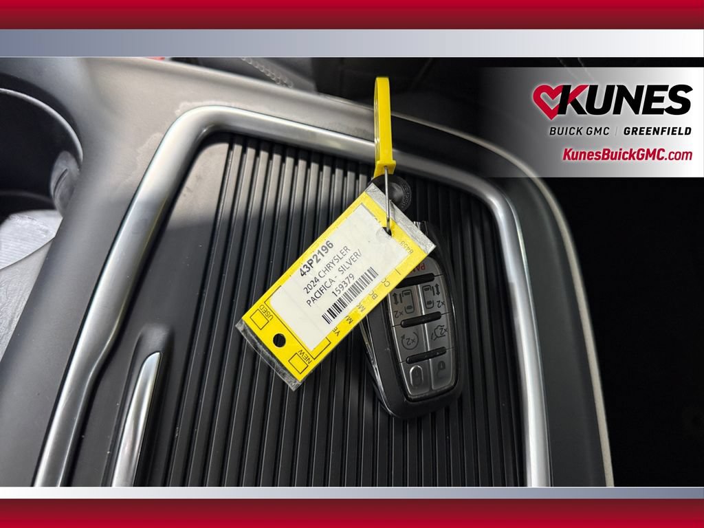 Used 2024 Chrysler Pacifica Touring-L FWD image 39