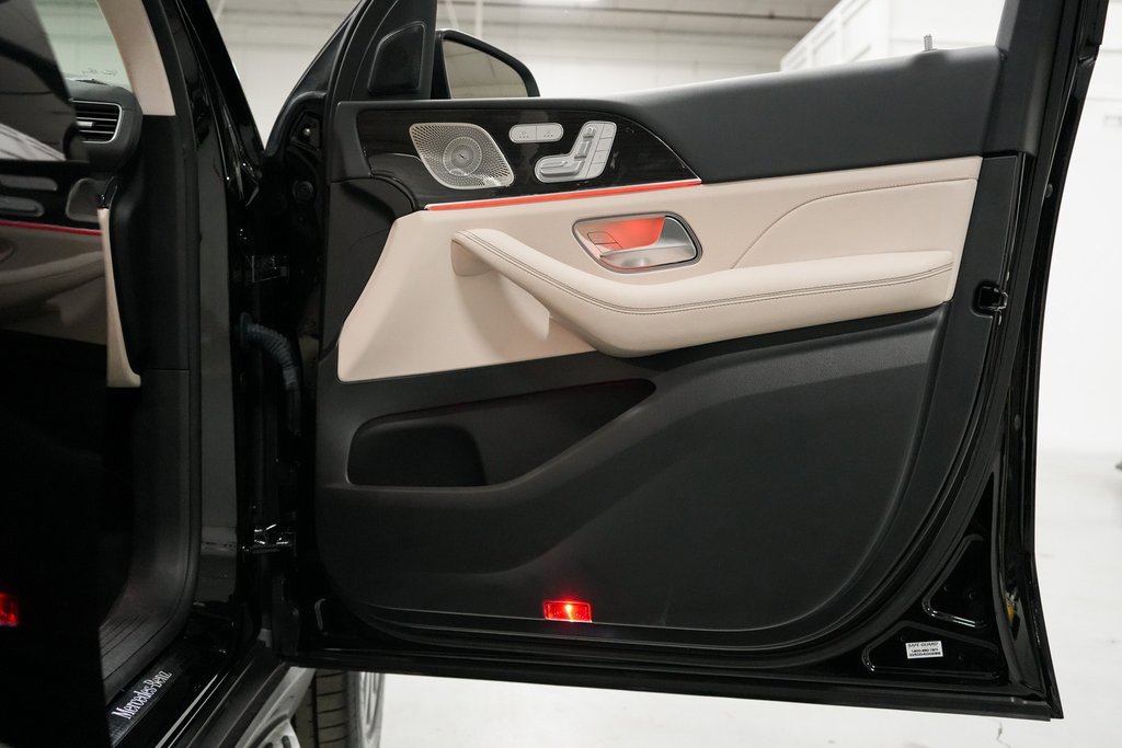 Used 2021 Mercedes-Benz GLS 580 4MATIC image 24