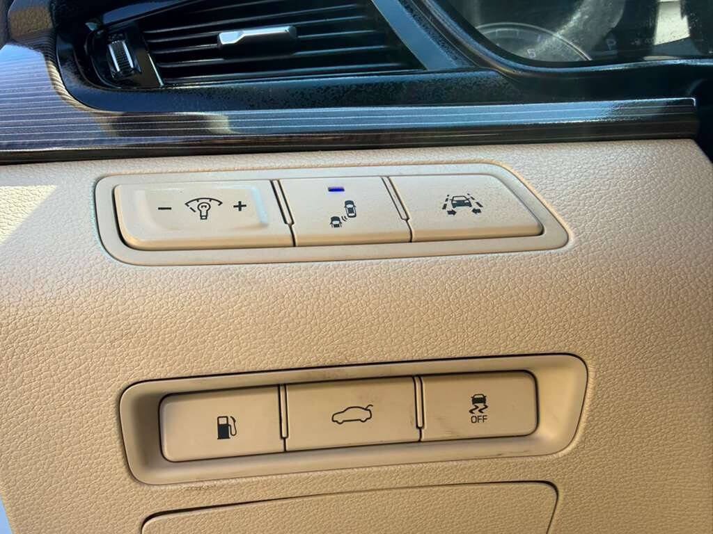 Used 2018 Hyundai Sonata Limited w/ Limited Ultimate Package 03 FWD image 17
