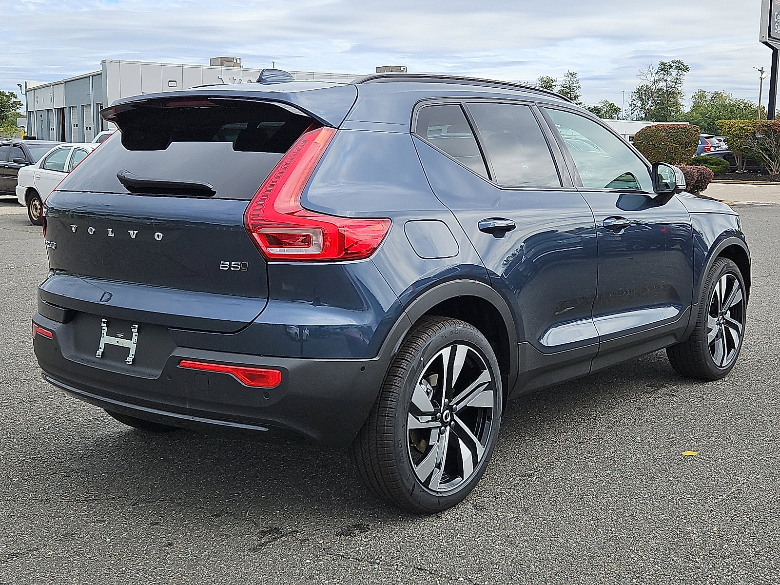 New 2026 Volvo XC40 B5 Ultra w/ Protection Package Premier AWD/4WD image 6