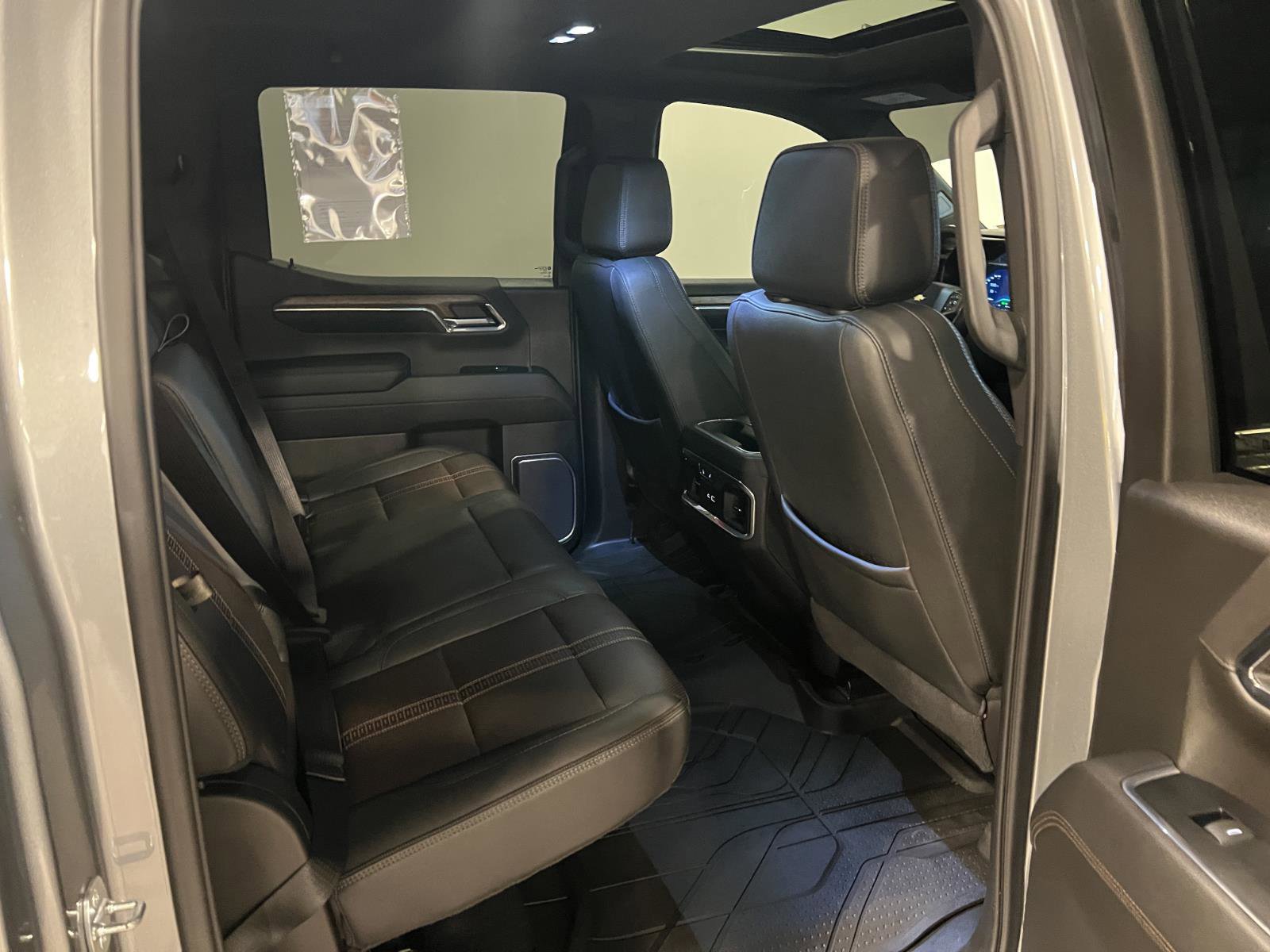 Used 2023 Chevrolet Silverado 1500 High Country w/ High Country Premium Package image 35