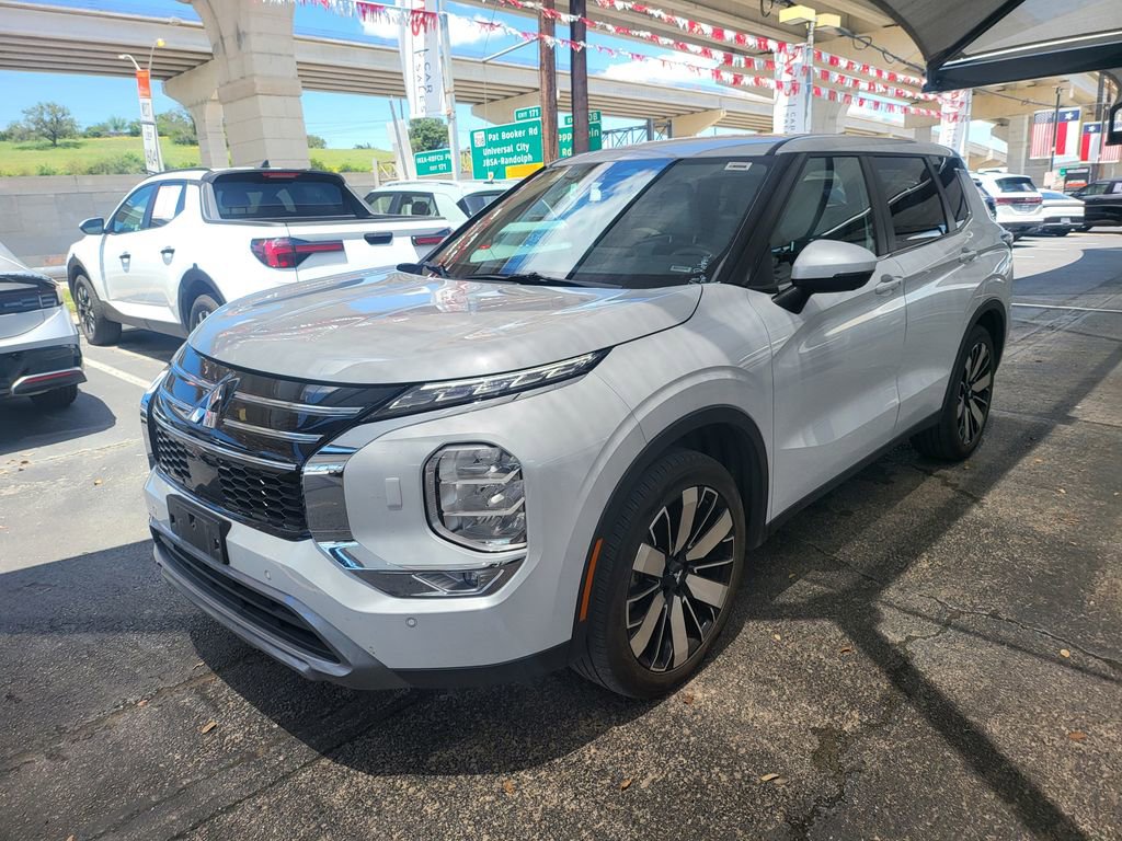 Used 2025 Mitsubishi Outlander SE
