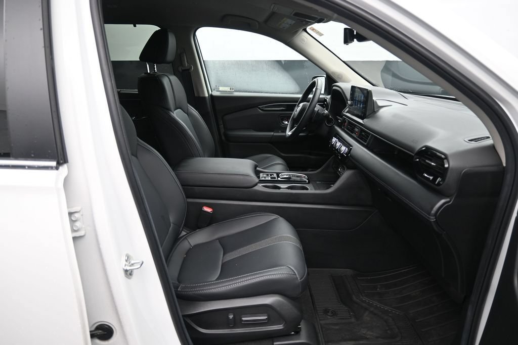 Certified 2025 Honda Pilot EX-L image 11