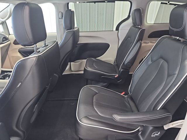 Used 2024 Chrysler Pacifica Limited FWD image 24
