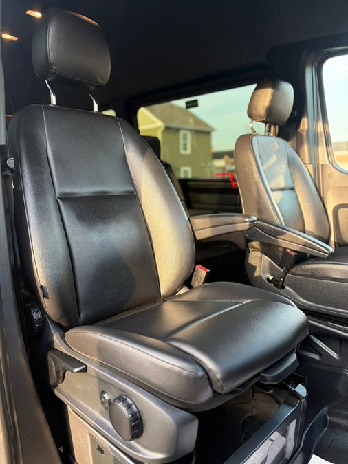 Used 2023 Mercedes-Benz Sprinter 2500 image 14
