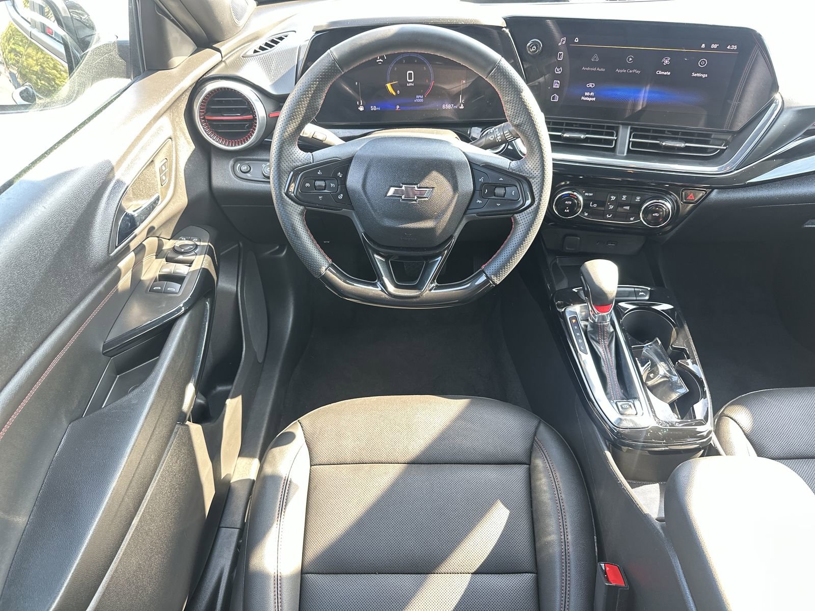 Used 2025 Chevrolet Trax RS w/ Sunroof Package image 17