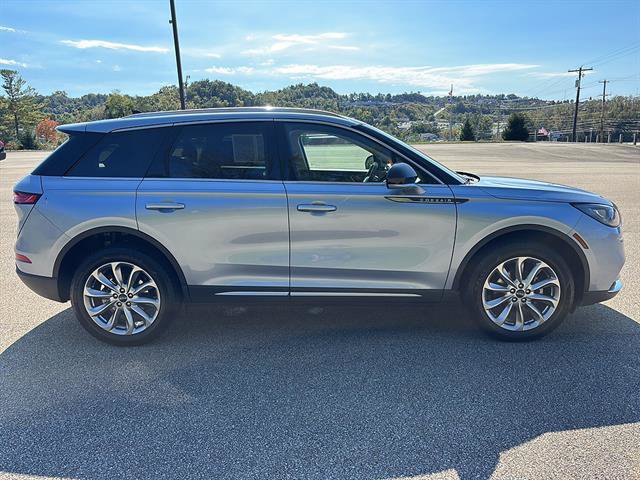 Used 2022 Lincoln Corsair AWD w/ Premium Package image 5